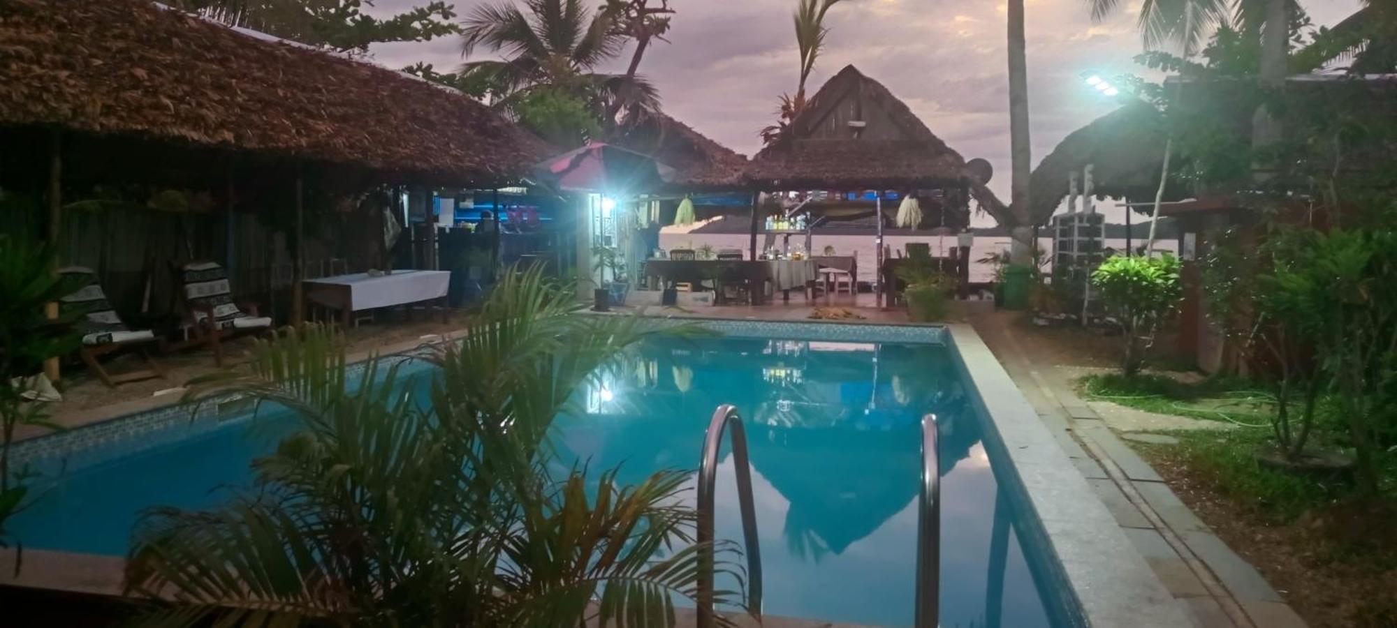 Готель Piscine Bimoko Нозі Бе Екстер'єр фото